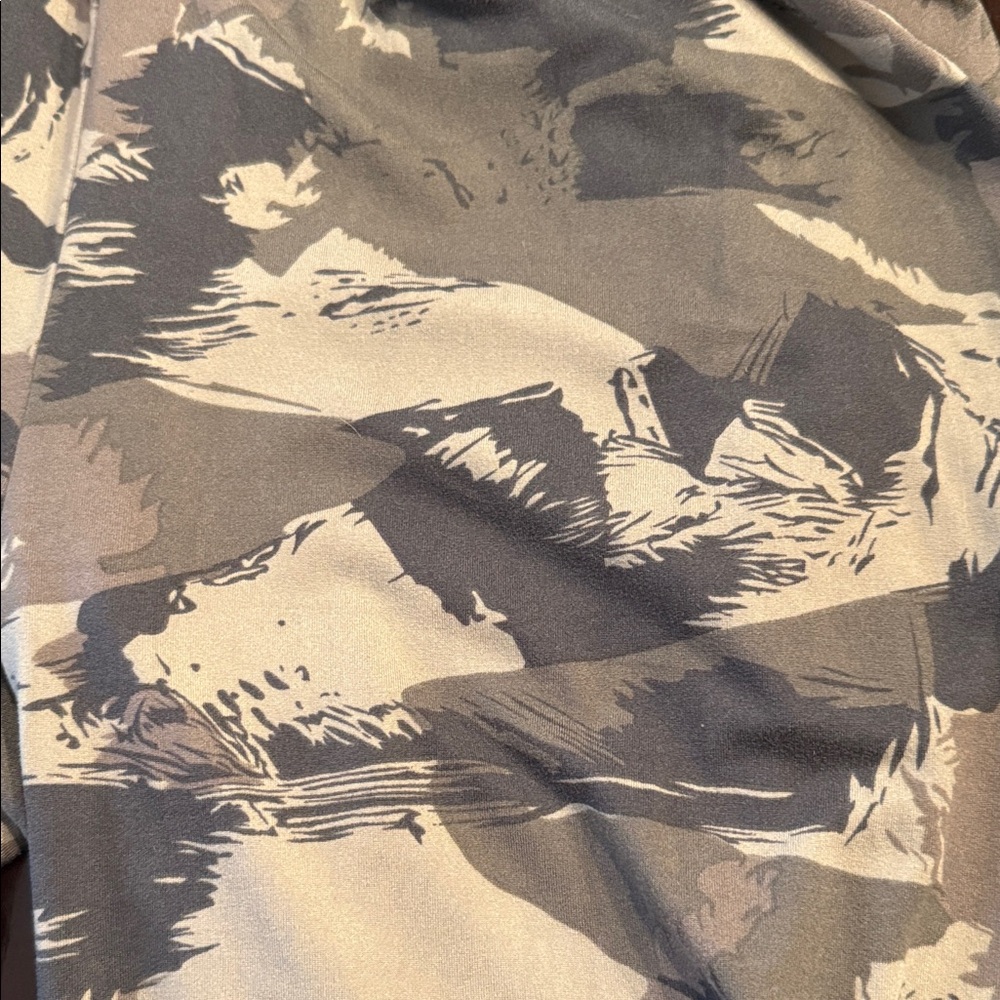 Camouflage Print Cropped Lounging Pants Size M - Picture 4 of 6